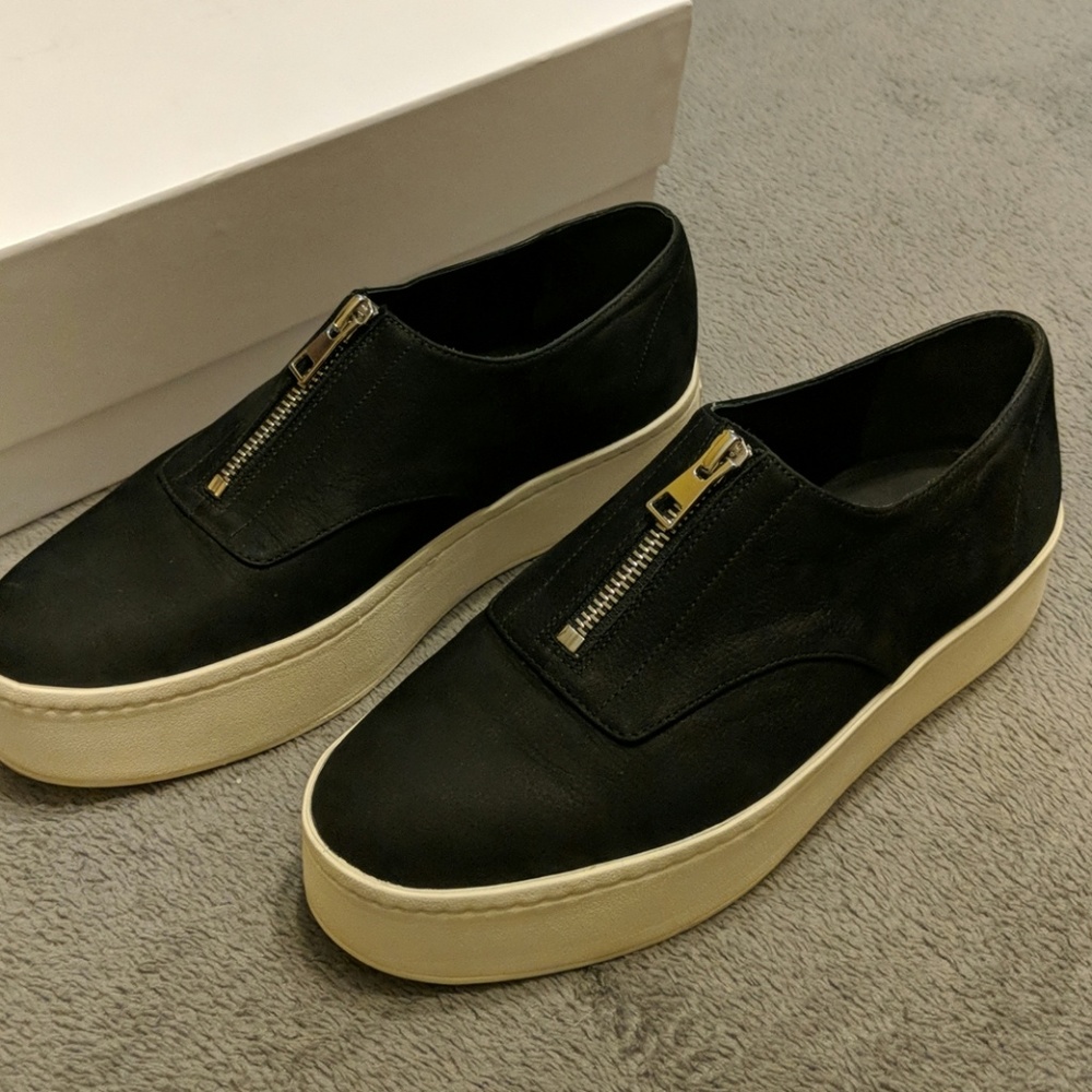 Vince Camuto Warner Skate Shoe - Picture 3 of 4